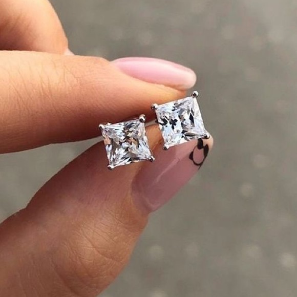 Princess cut diamond earrings - Picture 3 of 6